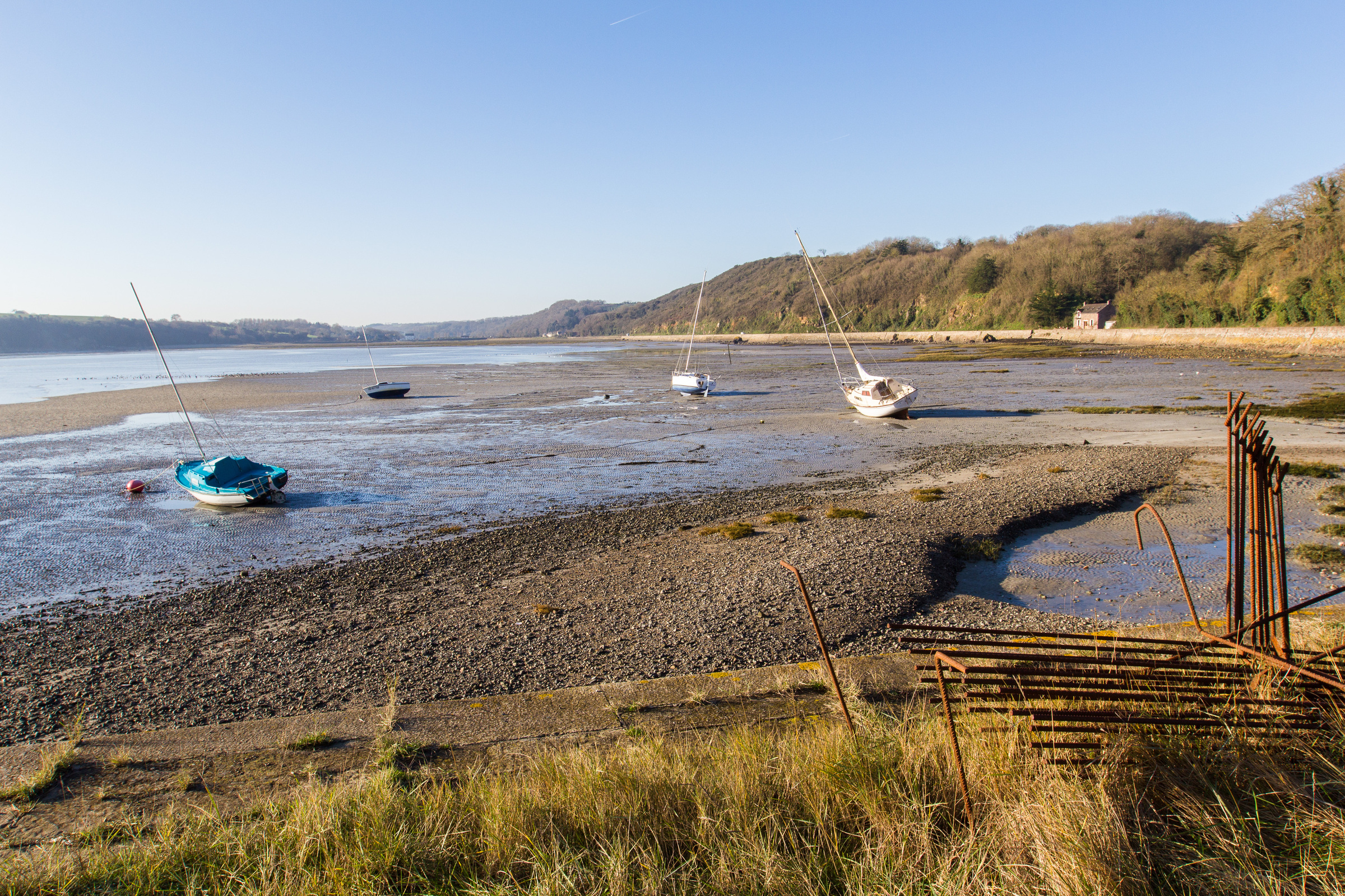 Segelboote an der Küste