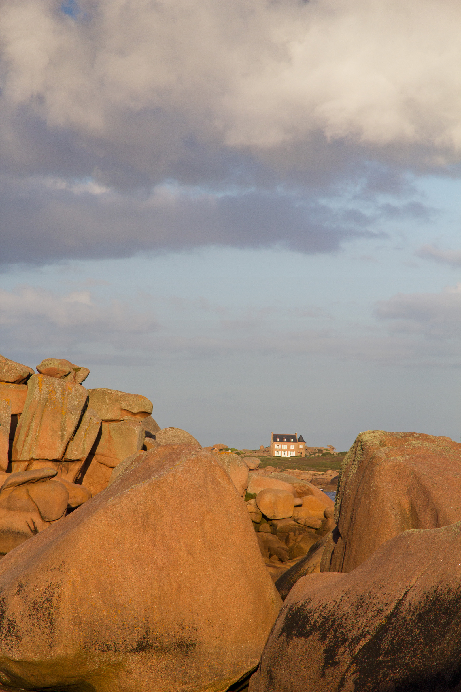 Haus zwiscchen den Klippen
