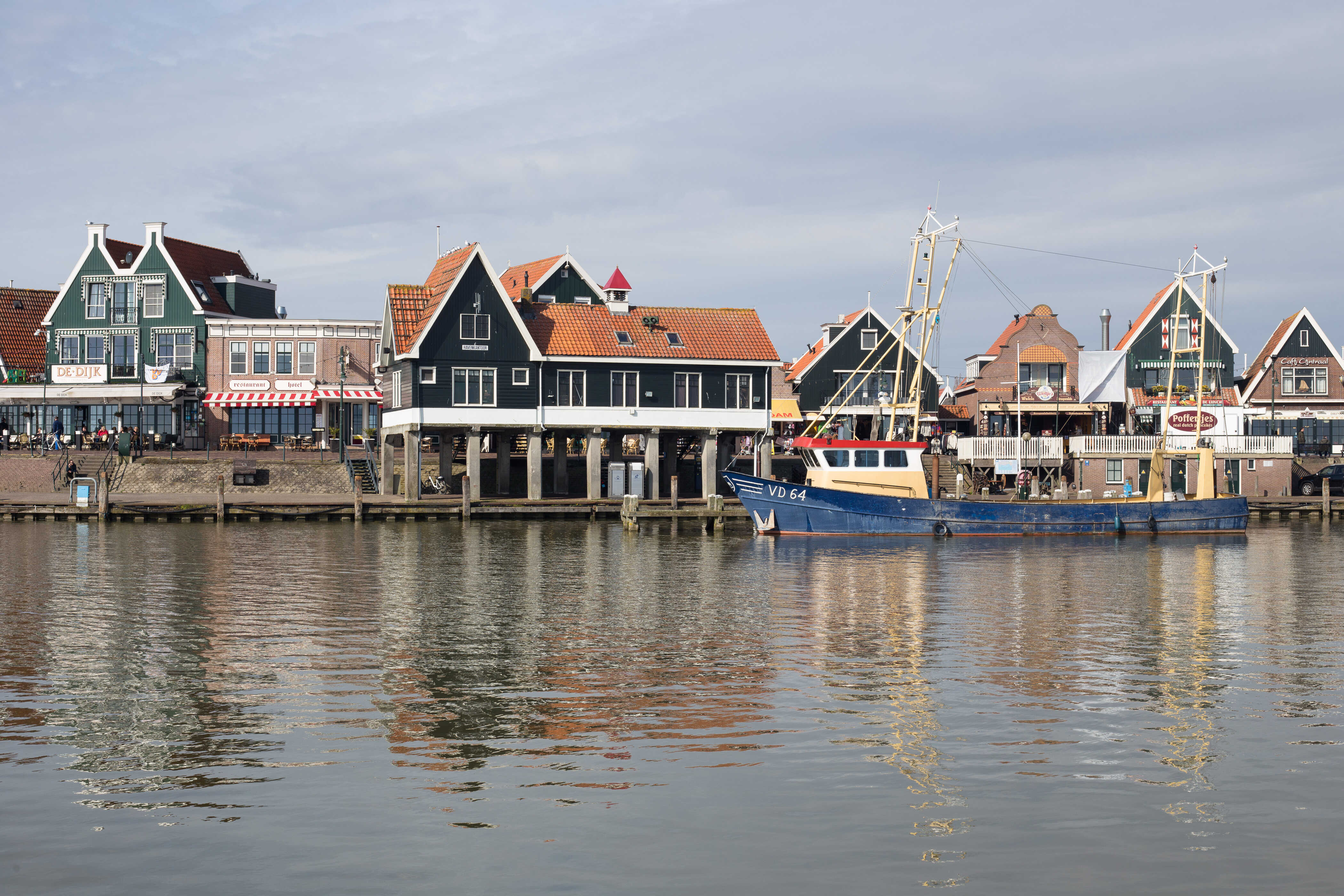 Lagerhaus im Hafen von Volendam