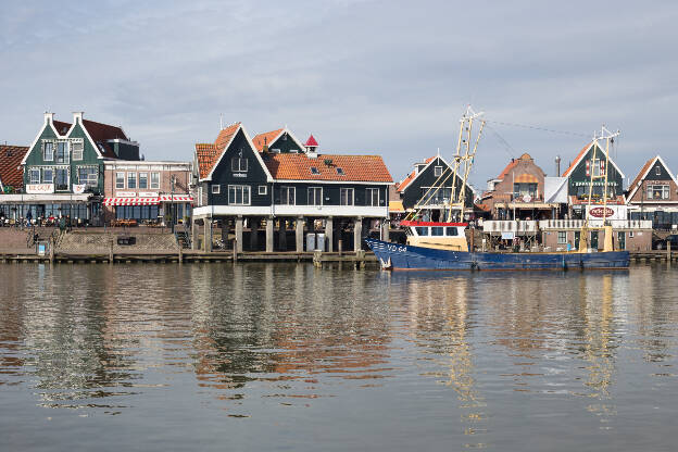 Lagerhaus im Hafen von Volendam