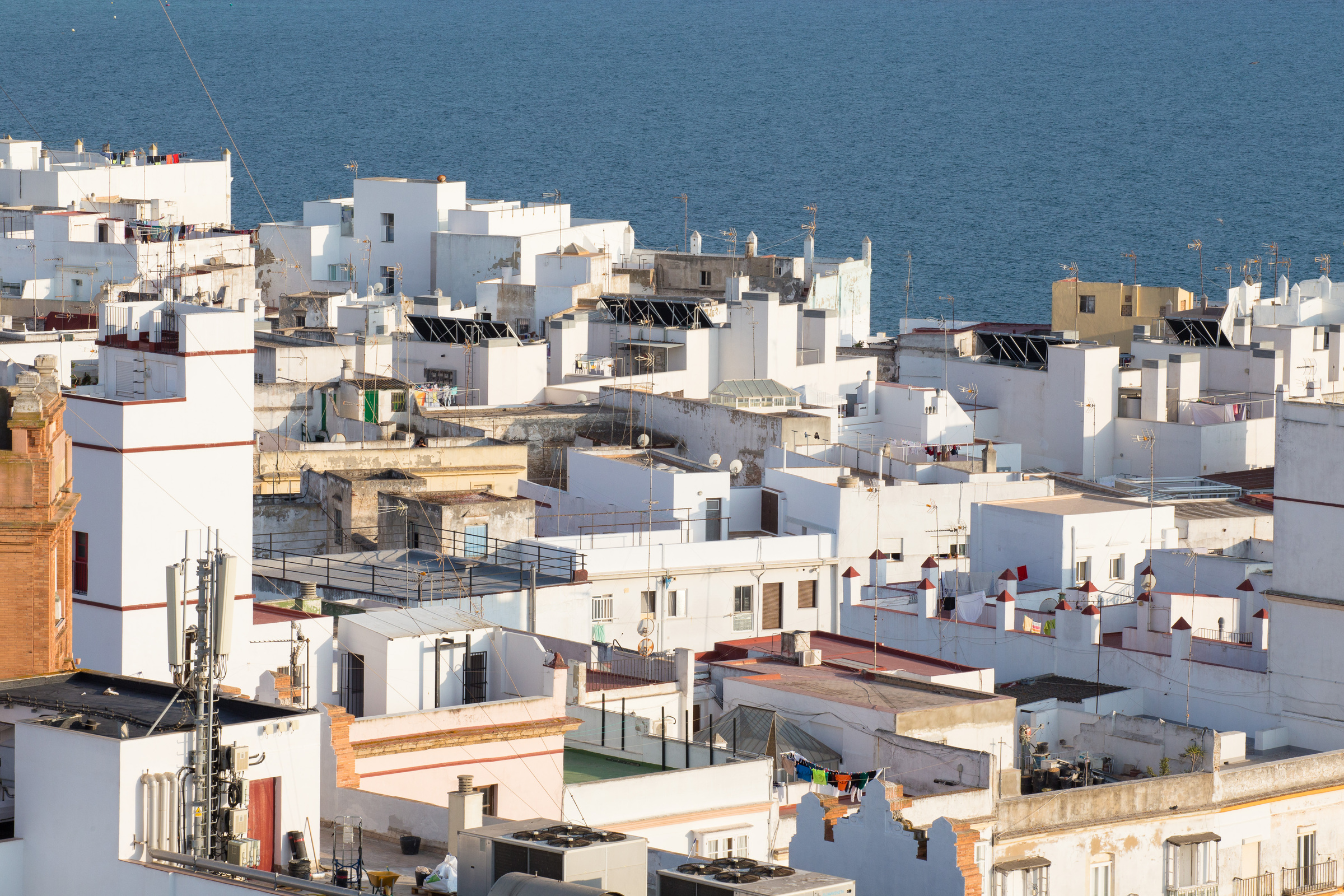 Häuser am Meer in Cádiz