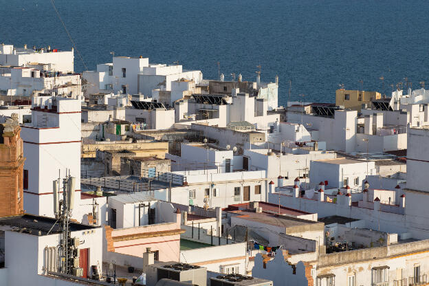 Häuser am Meer in Cádiz