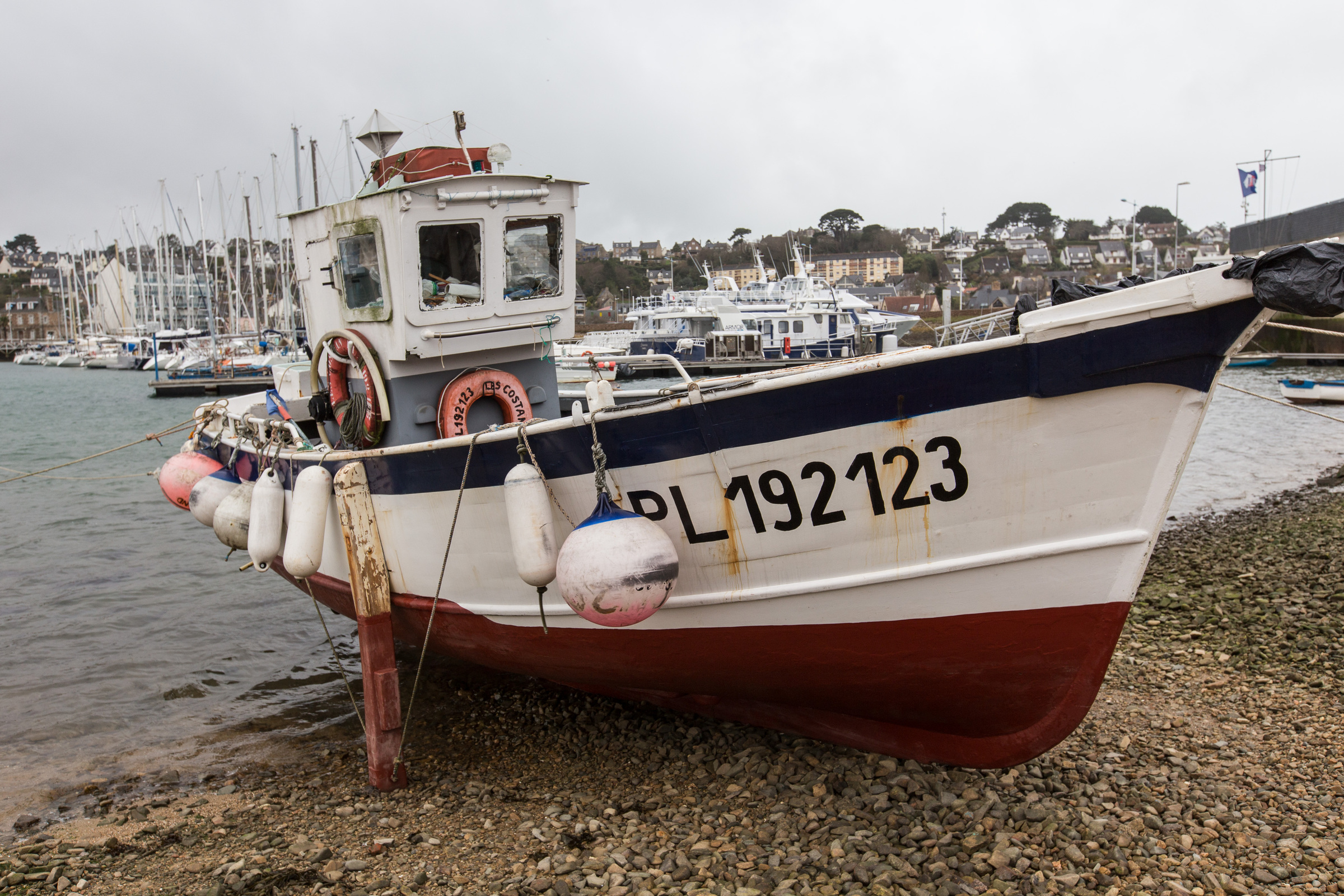 kleines Fischerboot aus Holz
