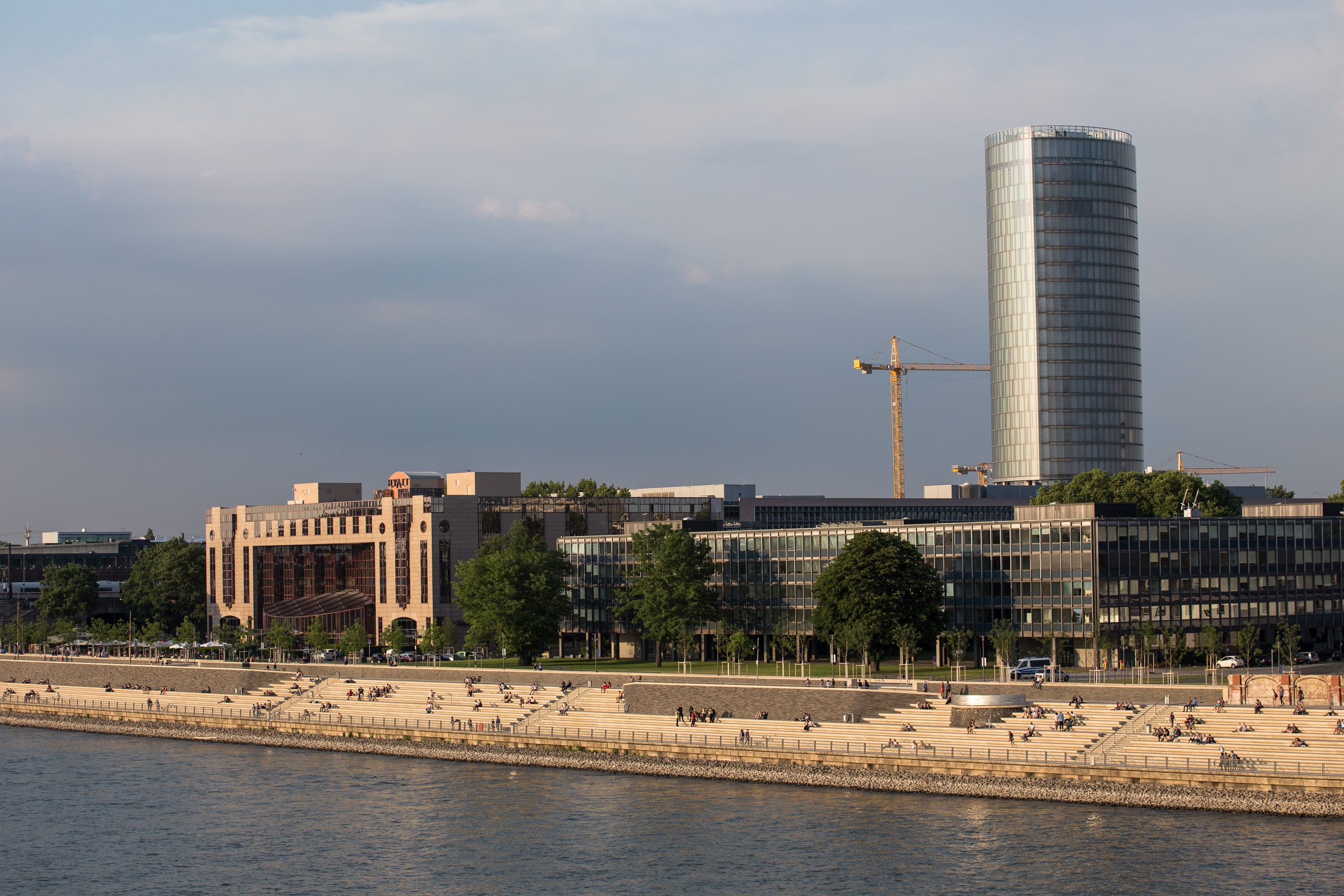 Rheintreppen im Abendlicht