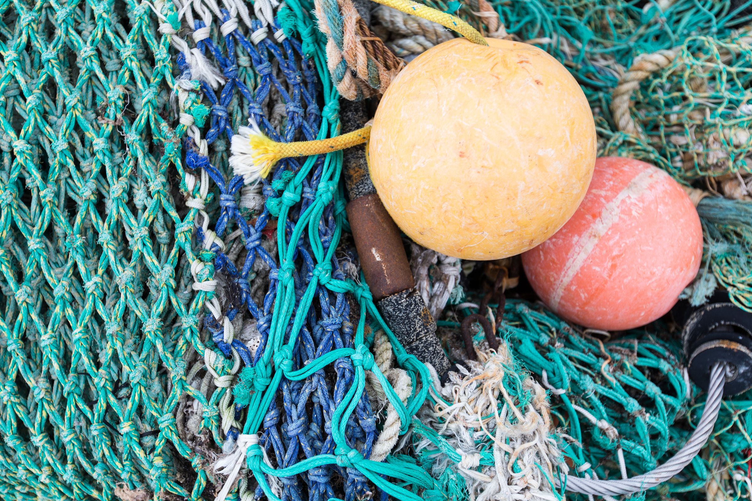 Netze und Schwimmkörper