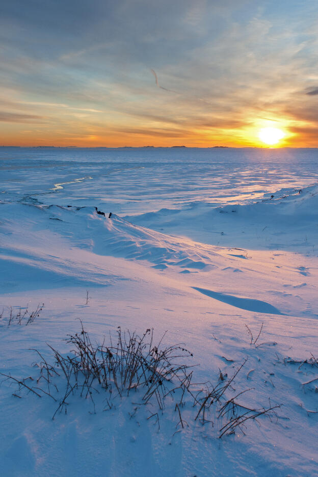 zugefrorene Ostsee im Winter bei Helsinki