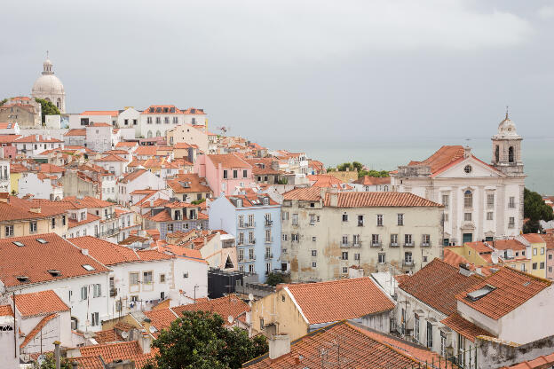 Häuserdächer von Lissabon