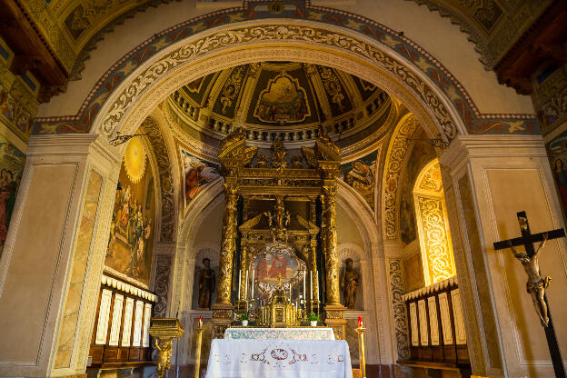 Innenansicht der Wallfahrtskirche Madonna di Montecastello