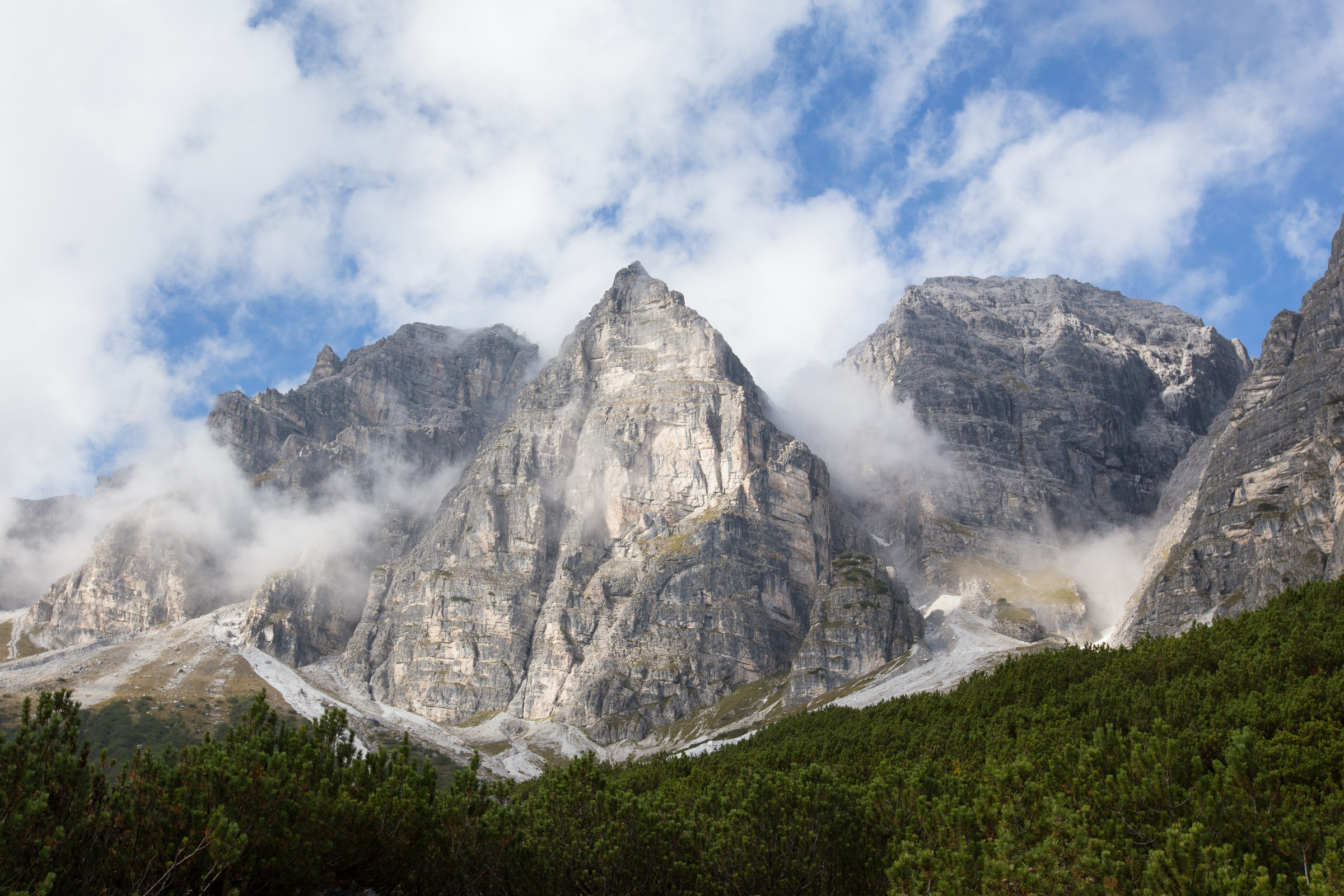 Nebelverhangene Berge Schlick