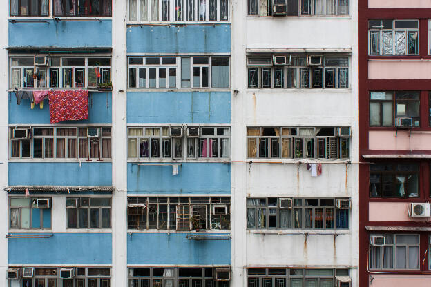 Fassade eines Wohnhauses in Hongkong