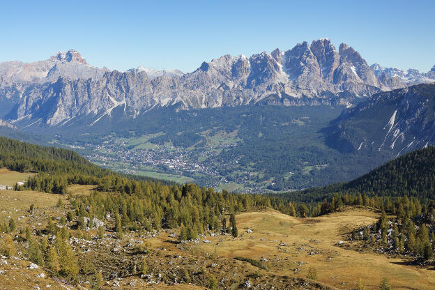 Blick auf Cortina d’Ampezzo vom Forcella Ambrizzola Pass
