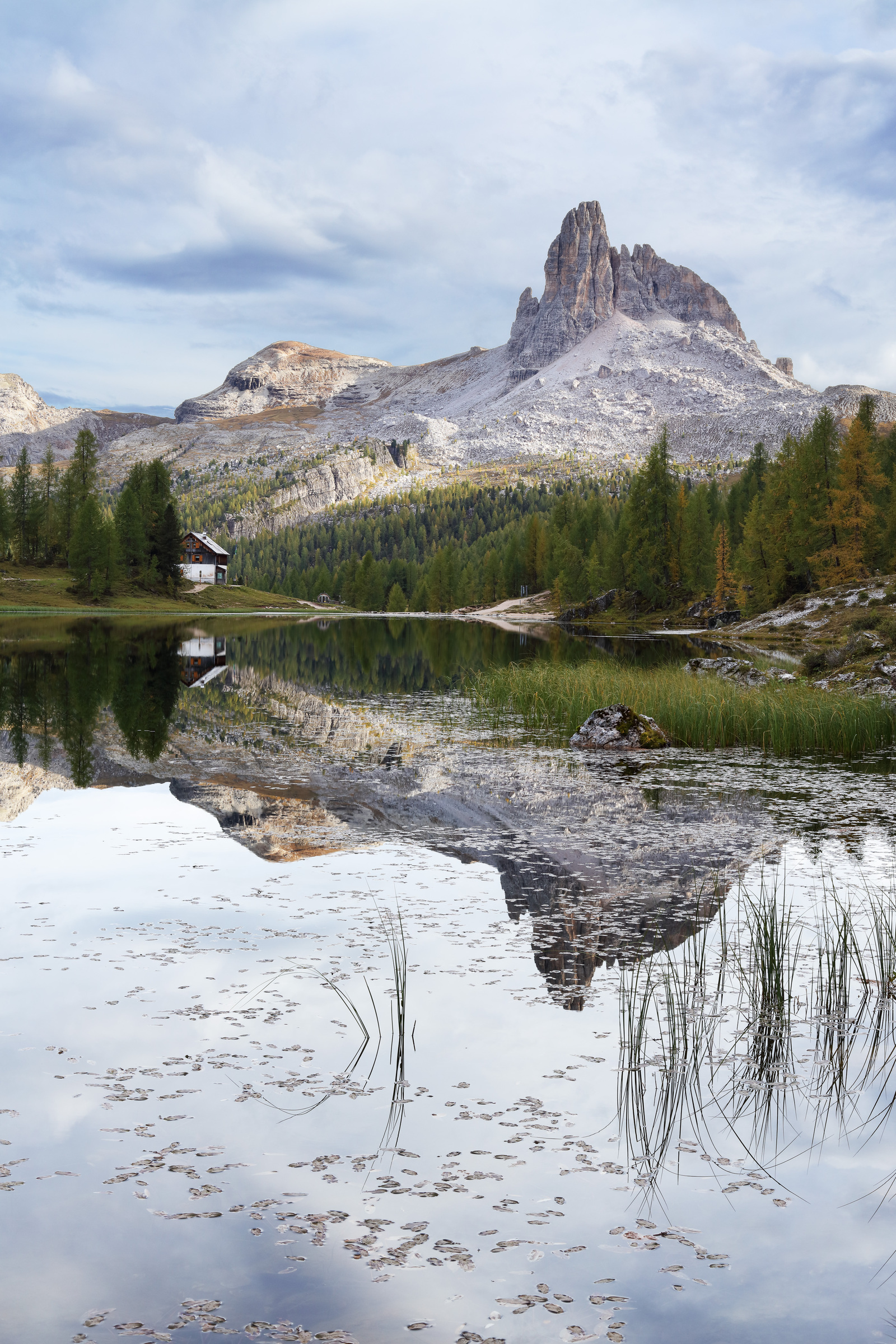 Spiegelung der Forcella Ambrizzola im Federa See