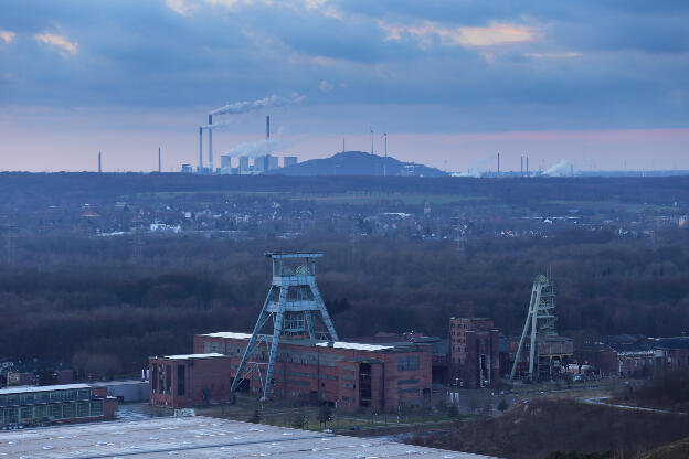 Blick auf das Ruhrgebiet von der Halde Hoheward