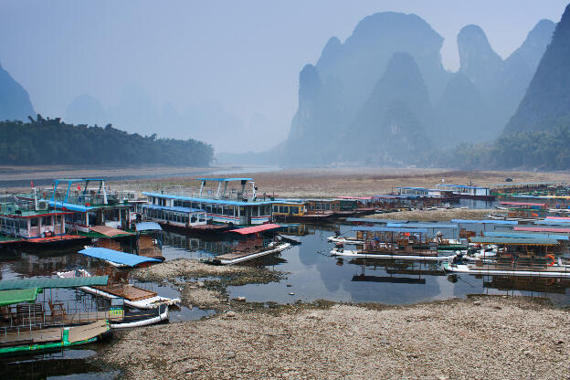 Ausflugsboote am Li Jiang Fluss bei Yangshuo