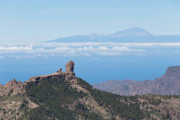 Roque Nublo und Teide im Hintergrund