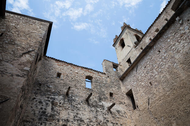 Burgmauer Castel Beseno