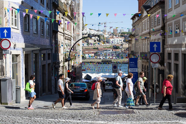 Spaziergänger in Porto