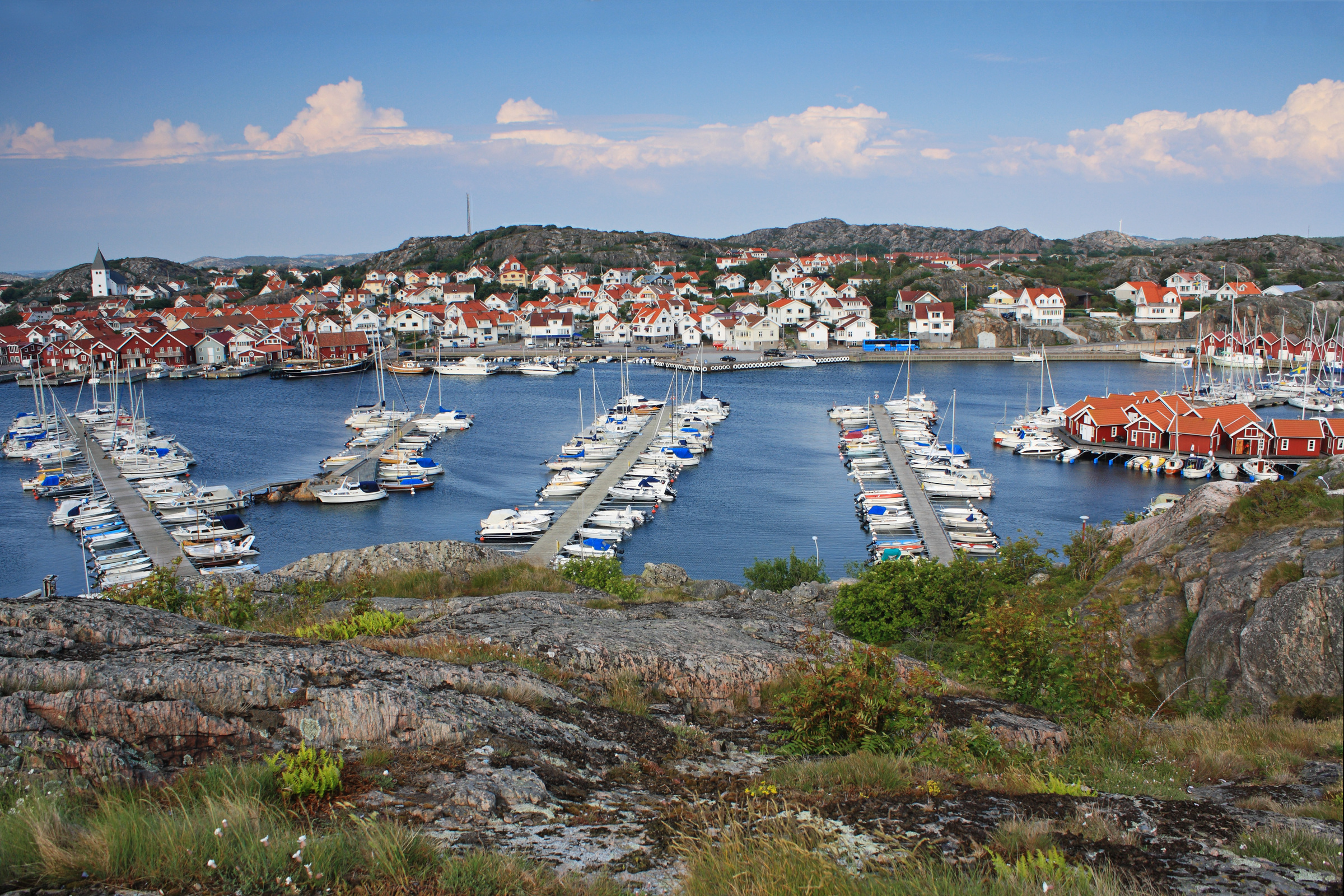 Boote im Hafen von Skärhamn