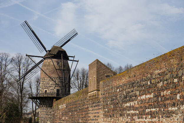 Windmühle an der Stadtmauer von Zons