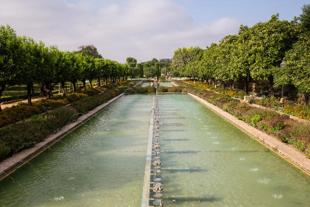 Teich im Garten der Alcazar de los Reyes Cristianos