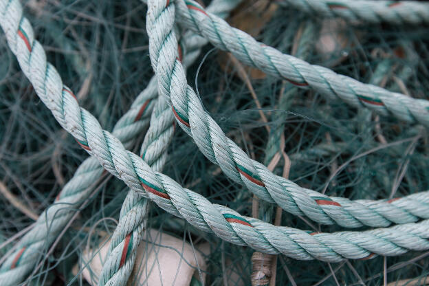 Netz mit Seilen