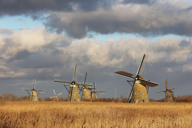Wolkenstimmung über Windmühlen in Kinderdijk